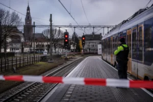 Treinverkeer tussen Amersfoort en Amsterdam stilgelegd na vondst explosief in Weesp