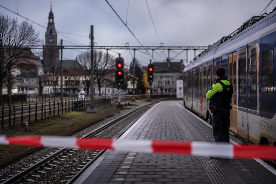 Treinverkeer tussen Amersfoort en Amsterdam stilgelegd na vondst explosief in Weesp