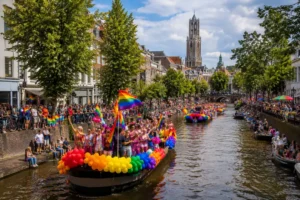 Hoogtepunten van de Utrecht Pride: kleurrijke boten en feestelijke sfeer