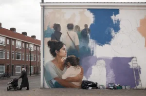 Nieuwe muurschildering herdenkt toeslagenaffaire en blijft bewust onaf
