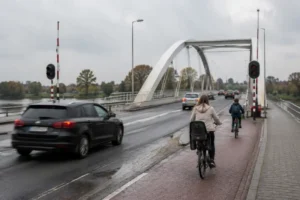 Verkeersveiligheid rond De Meernbrug blijft een zorg voor bewoners